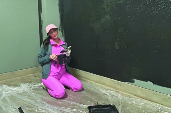 Reust begins work on mural at animal shelter